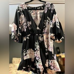 FOREVER 21 BLACK FLORAL ROMPER